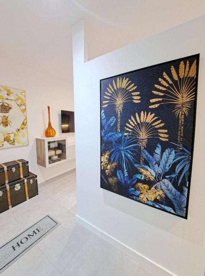 New! Renovated, Centrally Located, Private Entrance, Terrace Apartment บาเลนเซีย ภายนอก รูปภาพ
