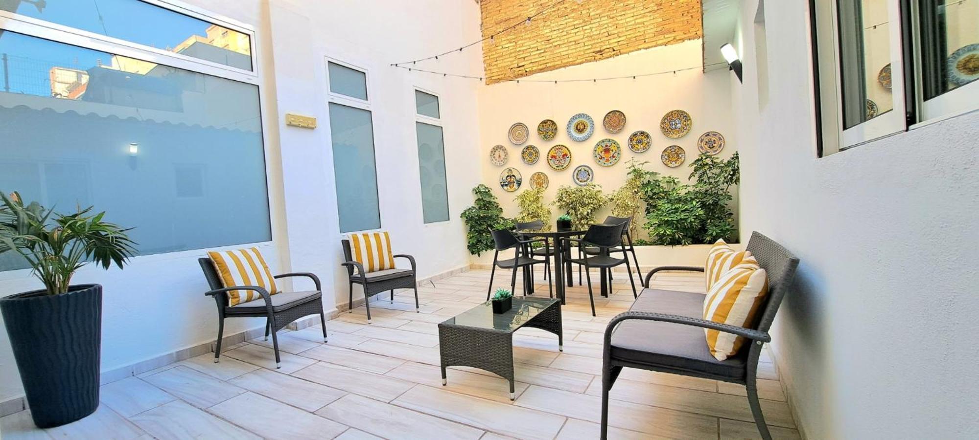 New! Renovated, Centrally Located, Private Entrance, Terrace Apartment บาเลนเซีย ภายนอก รูปภาพ